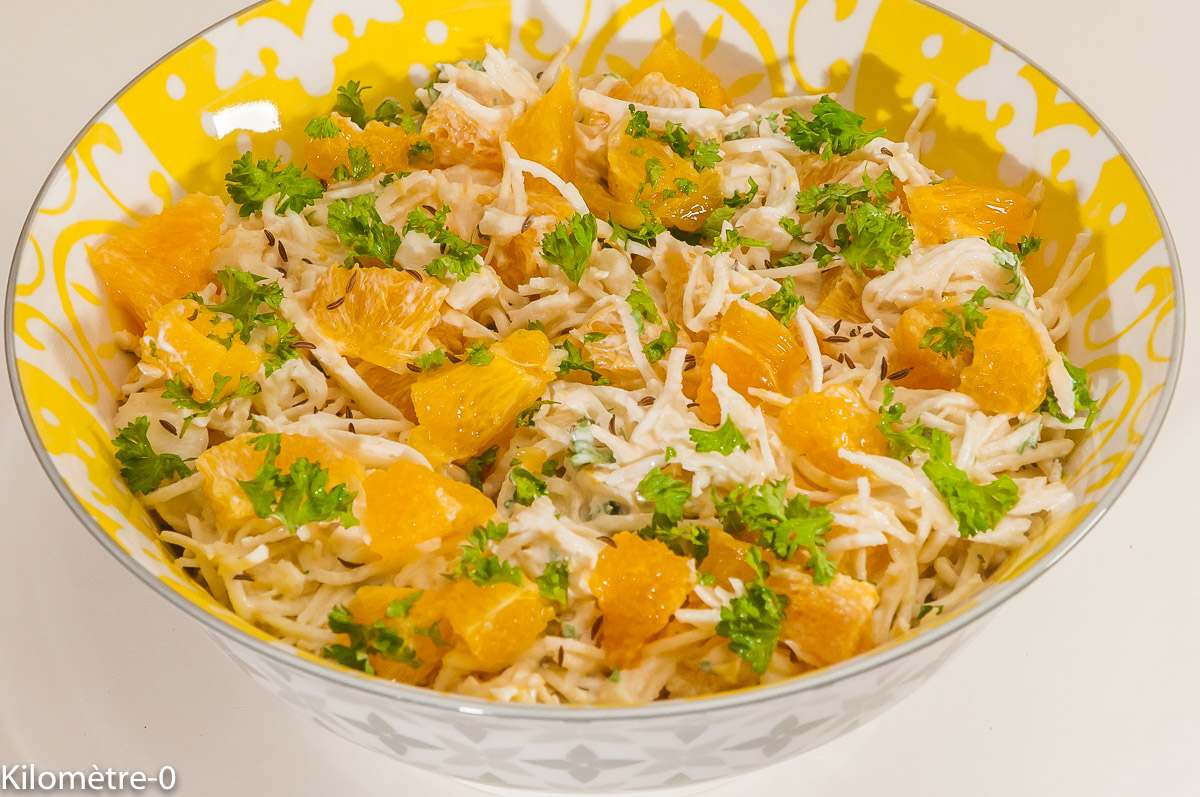 Photo de recette de salade de céleri rave aux oranges, cuisine Perse, cuisine iranienne, cuisine du monde, facile, rapide, agrumes, économique, hiver de Kilomètre-0, blog de cuisine réalisée à partir de produits de saison et issus de circuits courts