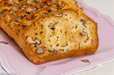 Photo de recette de cake salé, fourme d'Ambert, fromage, bleu, noix, facile, rapide, apéro, de Kilomètre-0, blog de cuisine réalisée à partir de produits de saison et issus de circuits courts