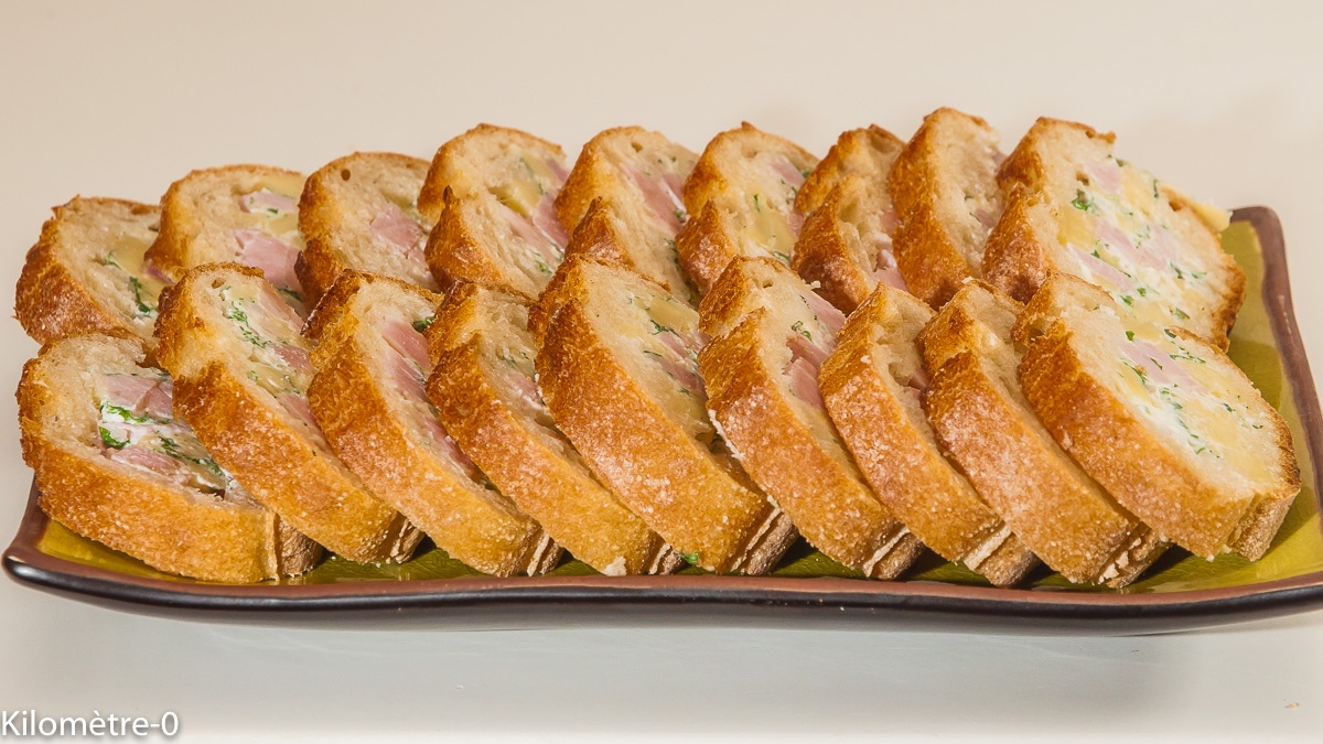 Photo de recette de baguette garnie hyper facile, rapide, économique, jambon, saint moret, comté, fromage, Kilomètre-0, blog de cuisine réalisée à partir de produits de saison et issus de circuits courts