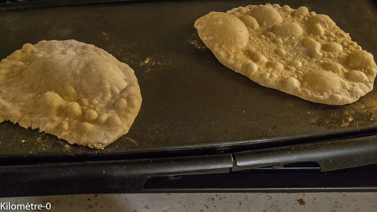 Photo de recette de pain pita inratable, facile, économique, léger de Kilomètre-0, blog de cuisine réalisée à partir de produits de saison et issus de circuits courts