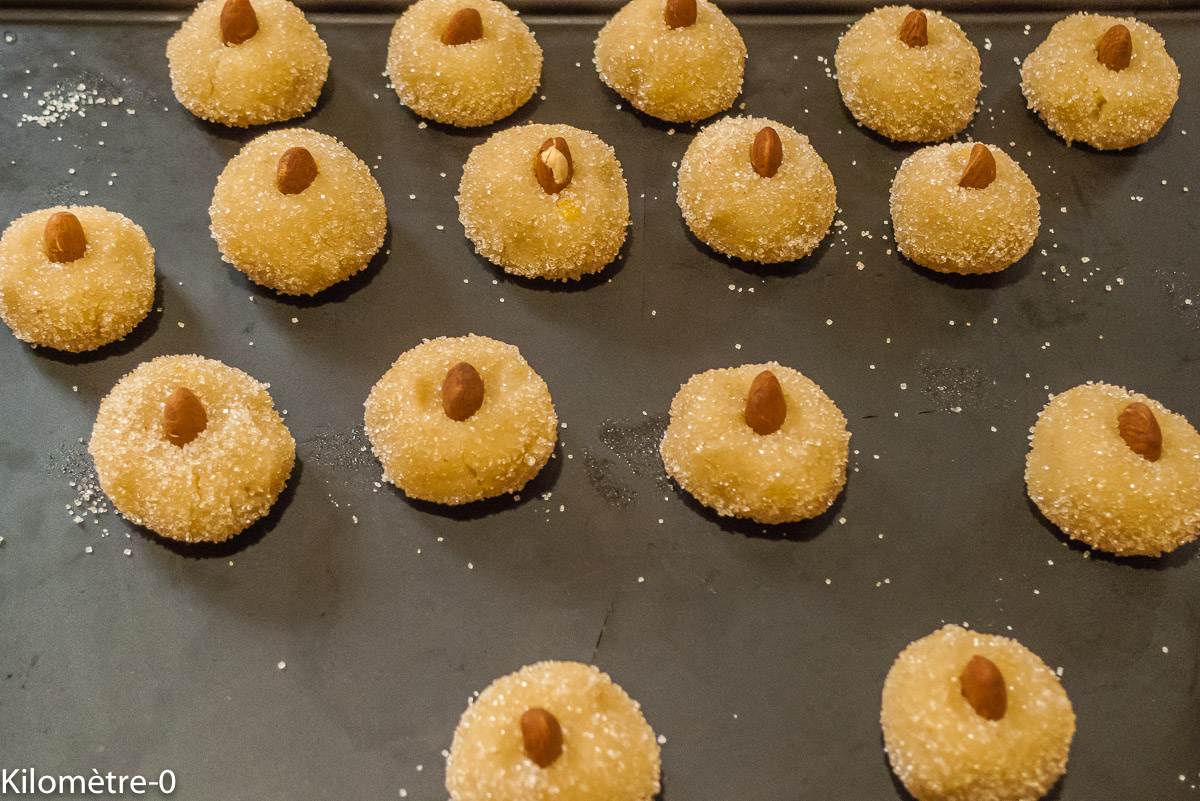 Photo de recette d'amaretti facile de Kilomètre-0, blog de cuisine réalisée à partir de produits de saison et issus de circuits courts