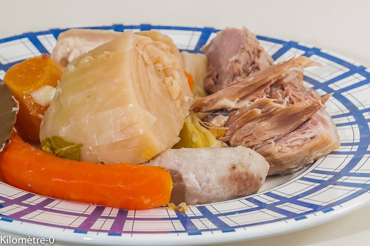 Photo de recette de potée limousine, hiver, viande de porc, légumes, poireau, navet jaune, chou, plat unique, Potée limousine de  Kilomètre-0, blog de cuisine réalisée à partir de produits de saison et issus de circuits courts