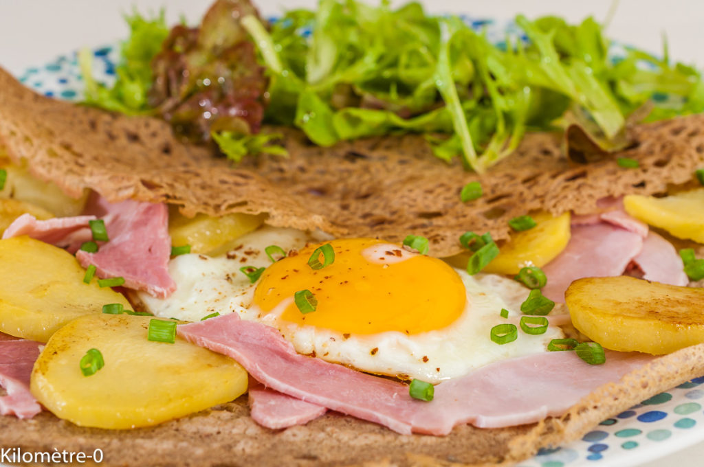 Photo de recette de galette de pomme de terre, jambon, oeuf, facile, rapide, cuisine bretonne, cuisine régionale, Bretagne de  Kilomètre-0, blog de cuisine réalisée à partir de produits de saison et issus de circuits courts