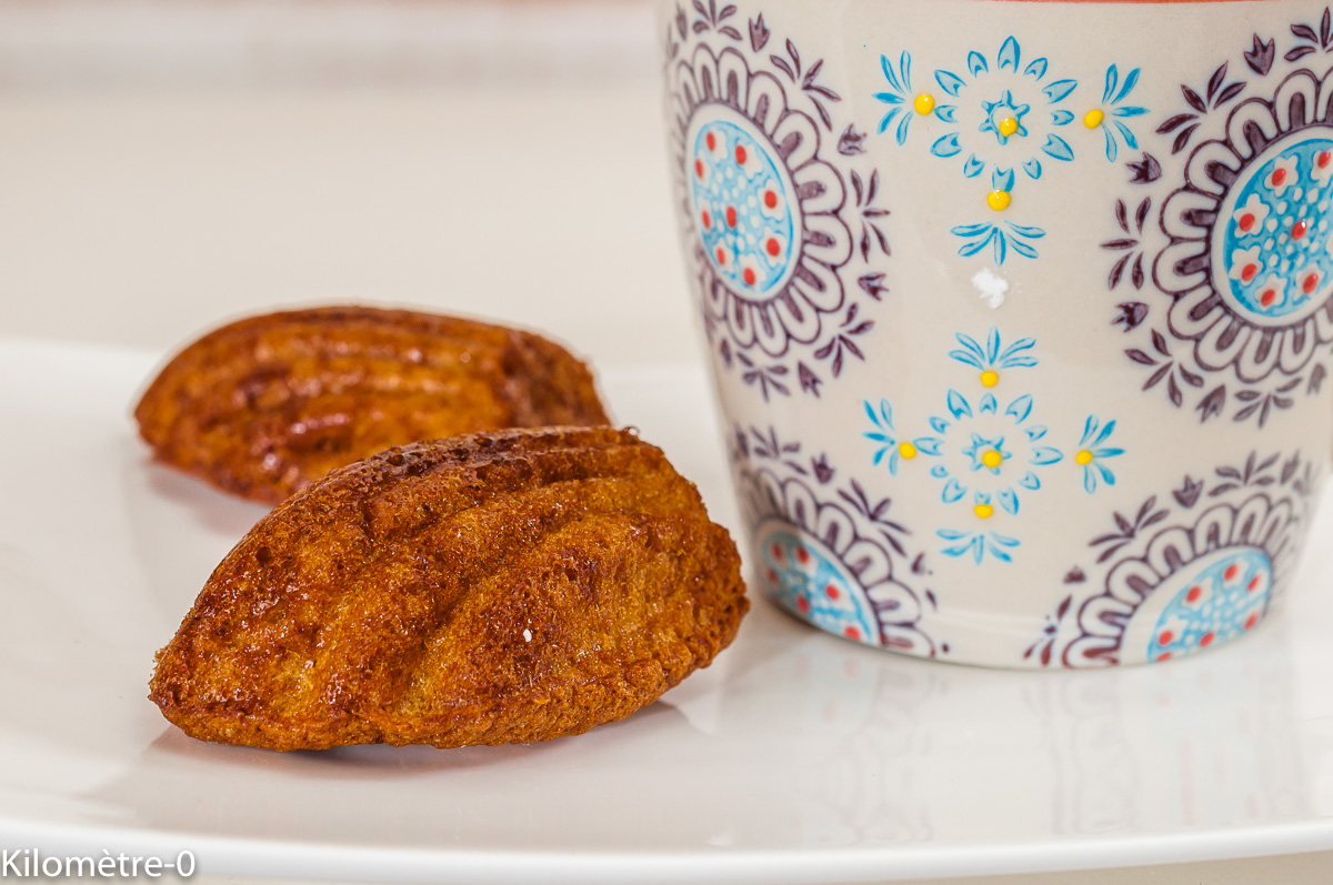 Photo de recette de madeleine aux blancs d'oeuf, oeufs, facile, rapide, économique, miel de Kilomètre-0, blog de cuisine réalisée à partir de produits de saison et issus de circuits courts