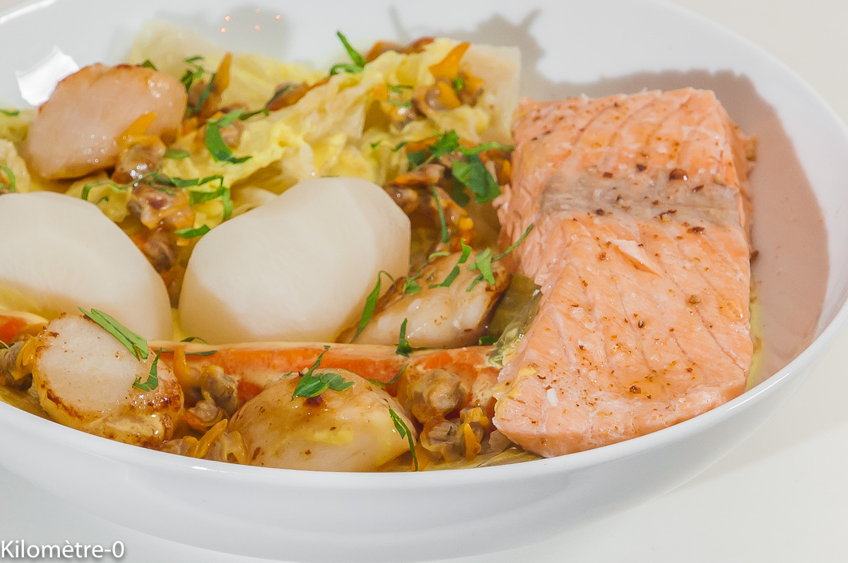 Photo de recette de potée de la mer, saumon, saint jacques, coques, légumes, hiver, léger, facile, blanquette facile de Kilomètre-0, blog de cuisine réalisée à partir de produits de saison et issus de circuits courts