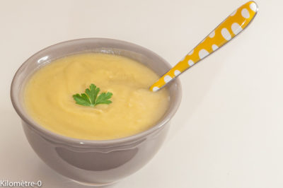 Photo de recette de soupe, velouté, potage, panais, poireau, facile, rapide, légumes, hiver, légumes oubliés, bio, automne, healthy, poitrine fumée, de Kilomètre-0, blog de cuisine réalisée à partir de produits de saison et issus de circuits courts