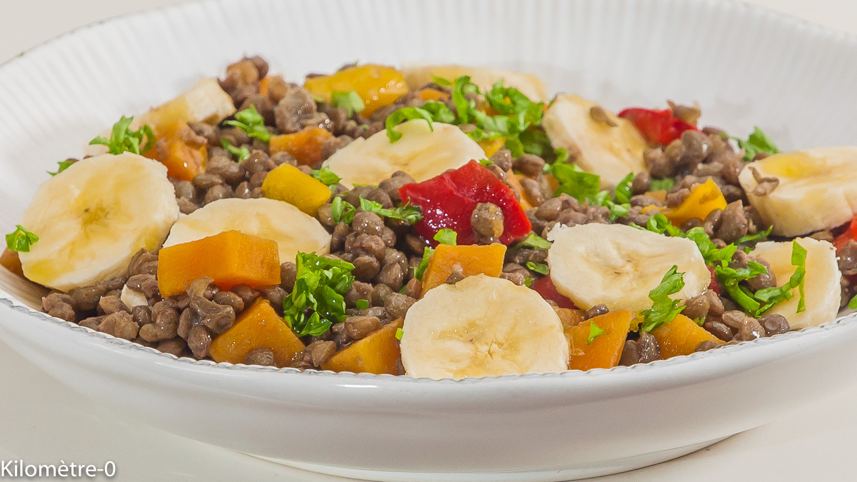 Photo de cuisine africaine, recette du monde, banane, salade, lentilles, facile, économique, de de Kilomètre-0, blog de cuisine réalisée à partir de produits de saison et issus de circuits courts