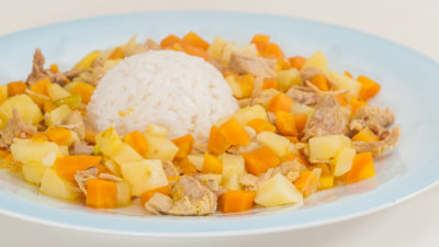 Photo de riz au curry, légumes, printemps, carotte, pomme de terre, facile de recette de Kilomètre-0, blog de cuisine réalisée à partir de produits de saison et issus de circuits courts