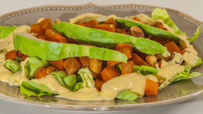 Photo de recette de salade îles Marshall facile, cuisine des îles, patate douce, avocat, fruit de la passion, mayonnaise maison de Kilomètre-0, blog de cuisine réalisée à partir de produits de saison et issus de circuits courts