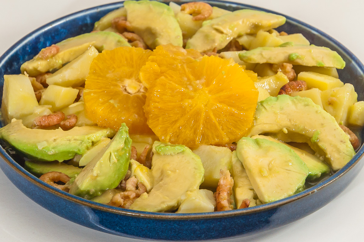 Photo de recette de salade des Bermudes aux pommes de terre nouvelles, crevettes grises, avocat, orange, facile, healthy, légère, facile, avocat, cuisine des îles, cuisine du monde Kilomètre-0, blog de cuisine réalisée à partir de produits de saison et issus de circuits courts