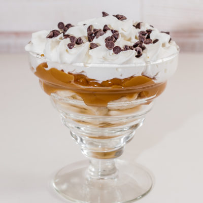 Photo de recette de bombe de banane, chantilly, confiture de lait, cuisine argentine, recette d'Argentine, cuisine sud américaine, cuisine du monde,  Kilomètre-0, blog de cuisine réalisée à partir de produits de saison et issus de circuits courts