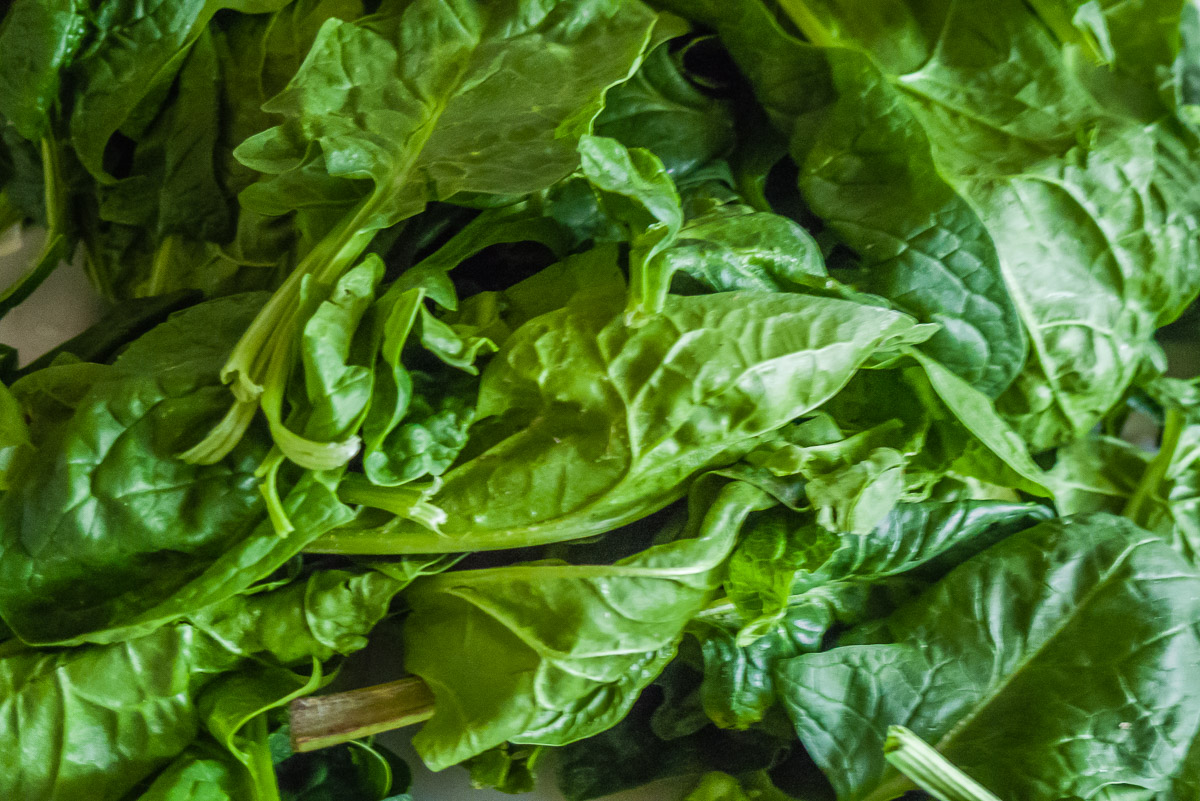 Photo de recette d'épinards, facile, végétarienne, healthy, éocnomique, centre africaine, arachide, beurre de cacahuètes, de Kilomètre-0, blog de cuisine réalisée à partir de produits de saison et issus de circuits courts