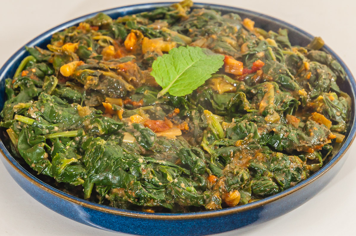 Photo de recette de cuisine africaine, épinard, purée d'arachise, légumes, végétarien, healthy, épices, healthy, économique de Kilomètre-0, blog de cuisine réalisée à partir de produits de saison et issus de circuits courts