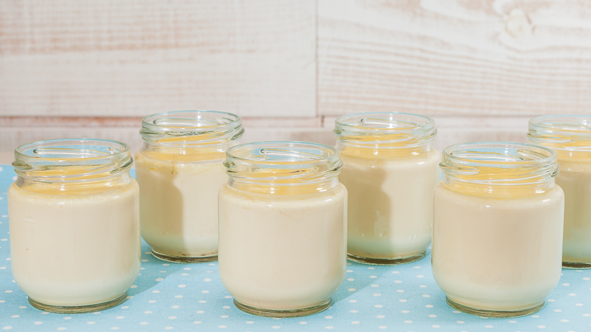Photo de recette de yaourts maison, biio, laitage facile, lait entier Kilomètre-0, blog de cuisine réalisée à partir de produits de saison et issus de circuits courts