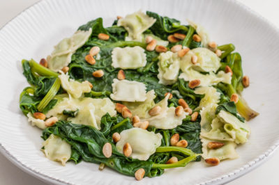 Photo de recette végétarienne, facile, rapide, ravioles, fromage, épinards, légumes, healthy, de de Kilomètre-0, blog de cuisine réalisée à partir de produits de saison et issus de circuits courts