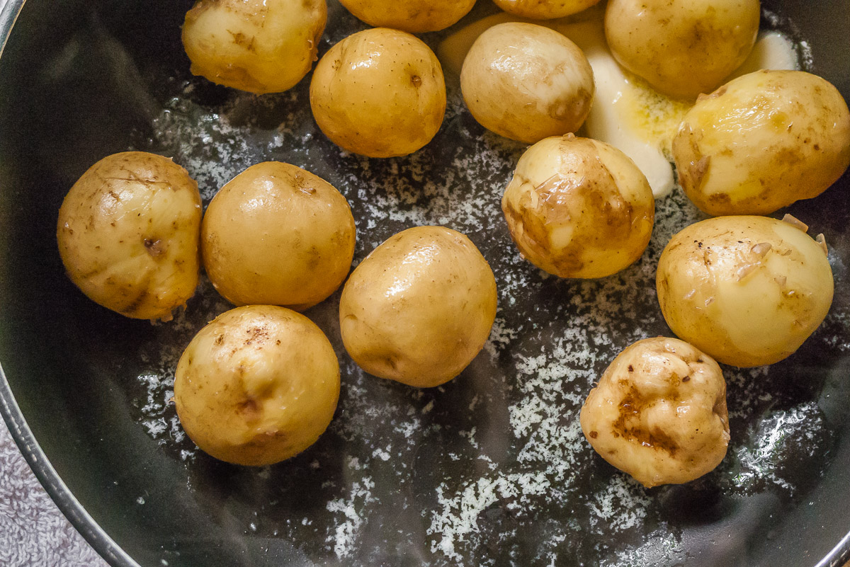 Photo de recette de pommes de terre nouvelles facile de Kilomètre-0, blog de cuisine réalisée à partir de produits de saison et issus de circuits courts