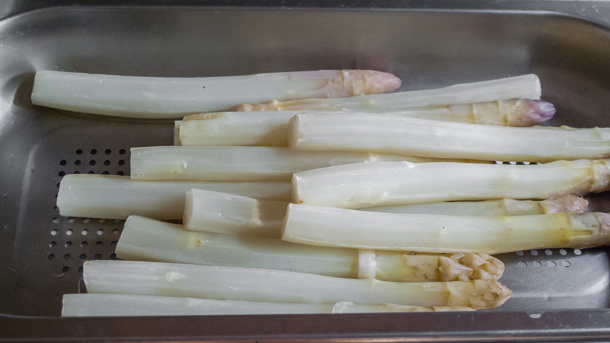 Photo de recette d'asperges au four vapeur facile, rapide, légère de Kilomètre-0, blog de cuisine réalisée à partir de produits de saison et issus de circuits courts