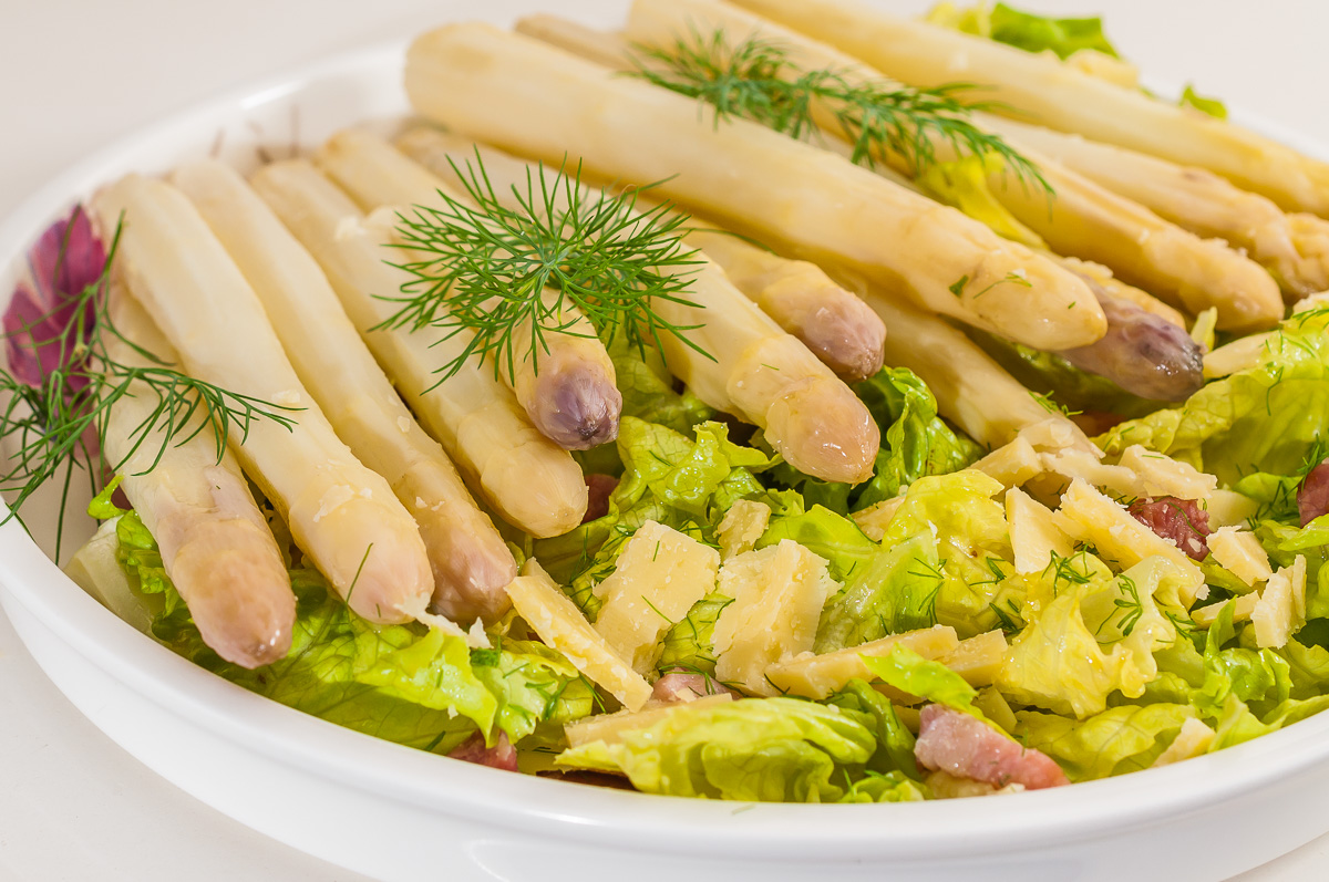 Photo de salade printanière, recette facile, légère, healthy, comté, asperges, asperges blanches, aneth, de Kilomètre-0, blog de cuisine réalisée à partir de produits de saison et issus de circuits courts