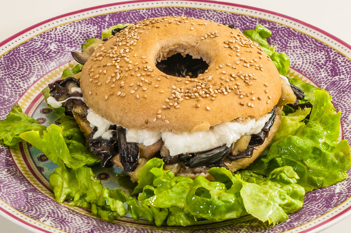 Photo de recette de bagel, cuisine américaine , USA, Etats Unis, burger, végétarienne, healthy, Kilomètre-0, blog de cuisine réalisée à partir de produits de saison et issus de circuits courts