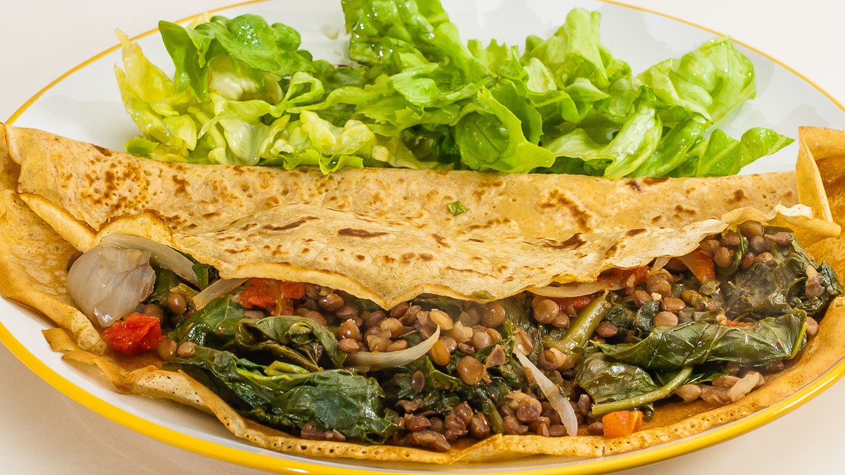 Photo de recette africaine, somalienne, cuisine du monde, crêpes, végétarien, healthy, lentilles, légumineuses, épinards, légumes, économique de de Kilomètre-0, blog de cuisine réalisée à partir de produits de saison et issus de circuits courts