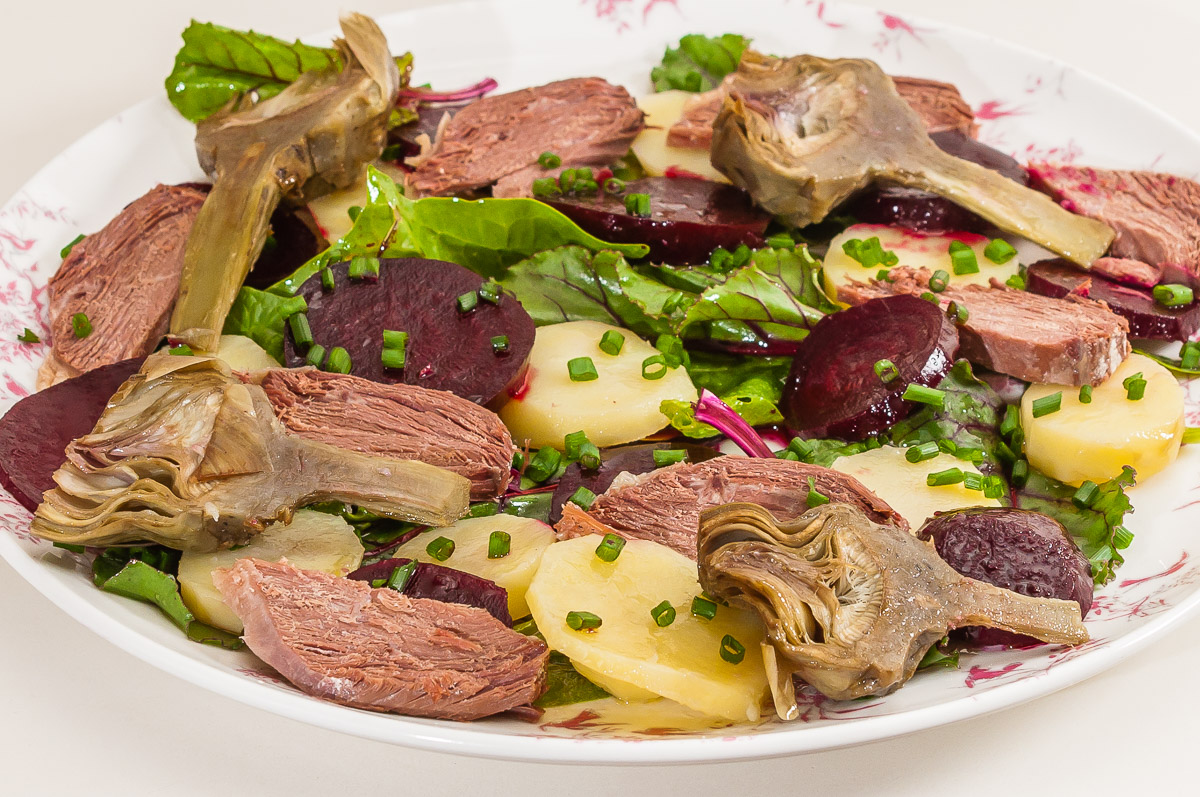 Photo de recette de salade de légumes facile, printemps, été, pomme de terre, artichauts, betterave, rapide, healthy, canard, Kilomètre-0, blog de cuisine réalisée à partir de produits de saison et issus de circuits courts