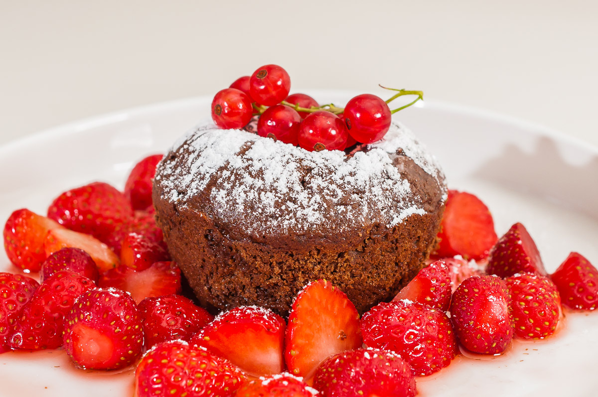 Photo de recette de fondant, dessert au chocolat, léger, bio, healthy, facile, fruits rouge, fraises, Kilomètre-0, blog de cuisine réalisée à partir de produits de saison et issus de circuits courts