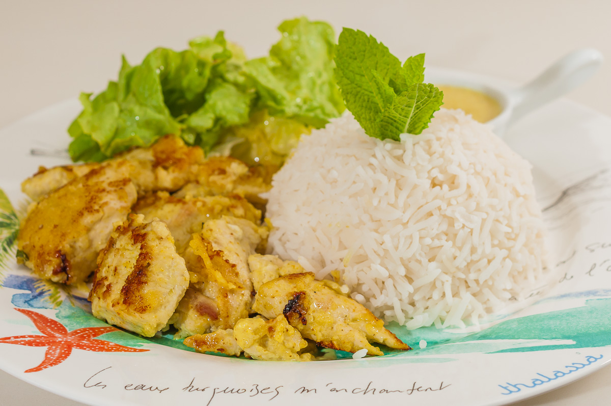 Photo de recette de plat des Maldives, poulet aux épices, curcuma, curry, riz, volaille facile, menthe, rapide, pas cher, Kilomètre-0, blog de cuisine réalisée à partir de produits de saison et issus de circuits courts