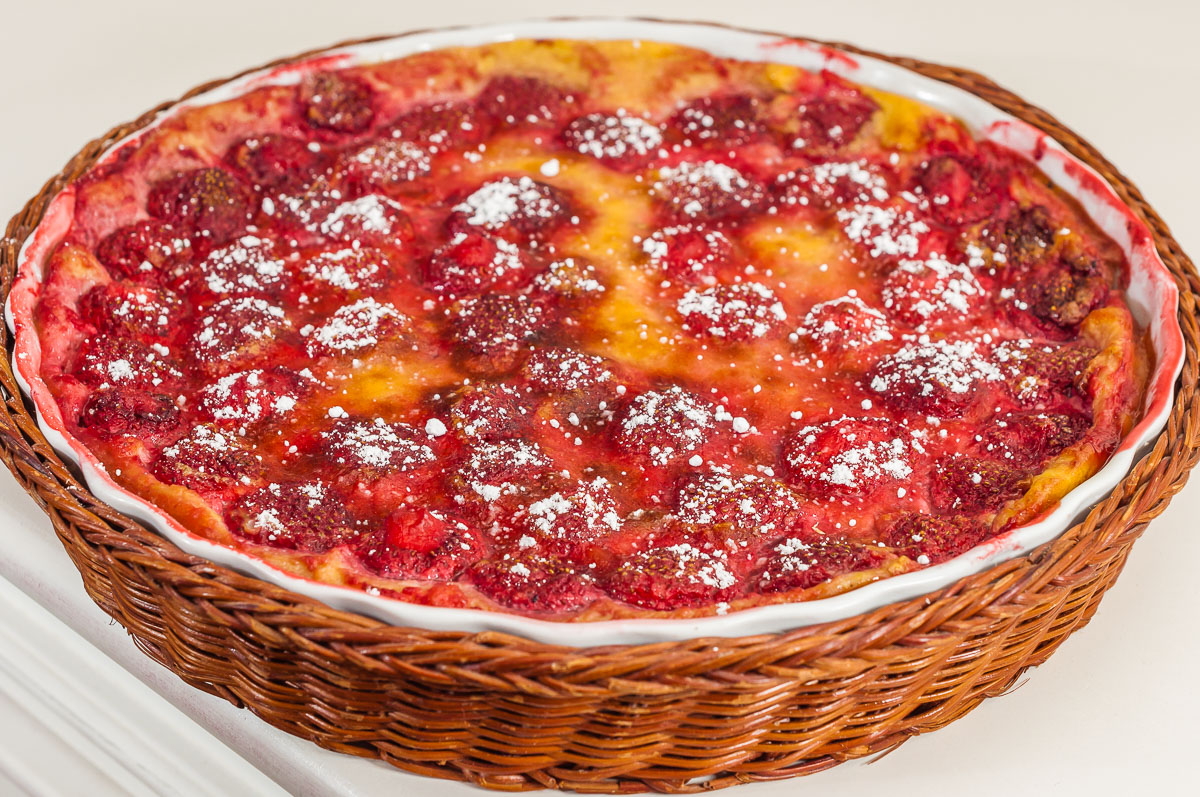 Photo de recette de clafoutis aux fraises, facile, litchi, rapide, laitage, dessert, gâteau de Kilomètre-0, blog de cuisine réalisée à partir de produits de saison et issus de circuits courts