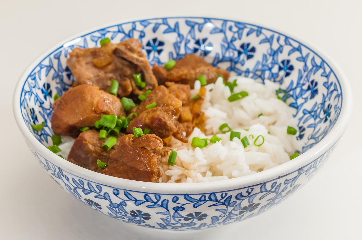 Photo de recette japonaise facile, Japon, cuisine asiatique, cuisine du monde, porc, soja, saké, riz, mijoté, rapide, légère, de Kilomètre-0, blog de cuisine réalisée à partir de produits de saison et issus de circuits courts