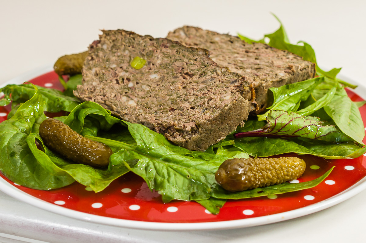 Photo de recette de terrine de porc, foies de volailles, pâté maison, facile, pas cher, légumes, épinards, Kilomètre-0, blog de cuisine réalisée à partir de produits de saison et issus de circuits courts