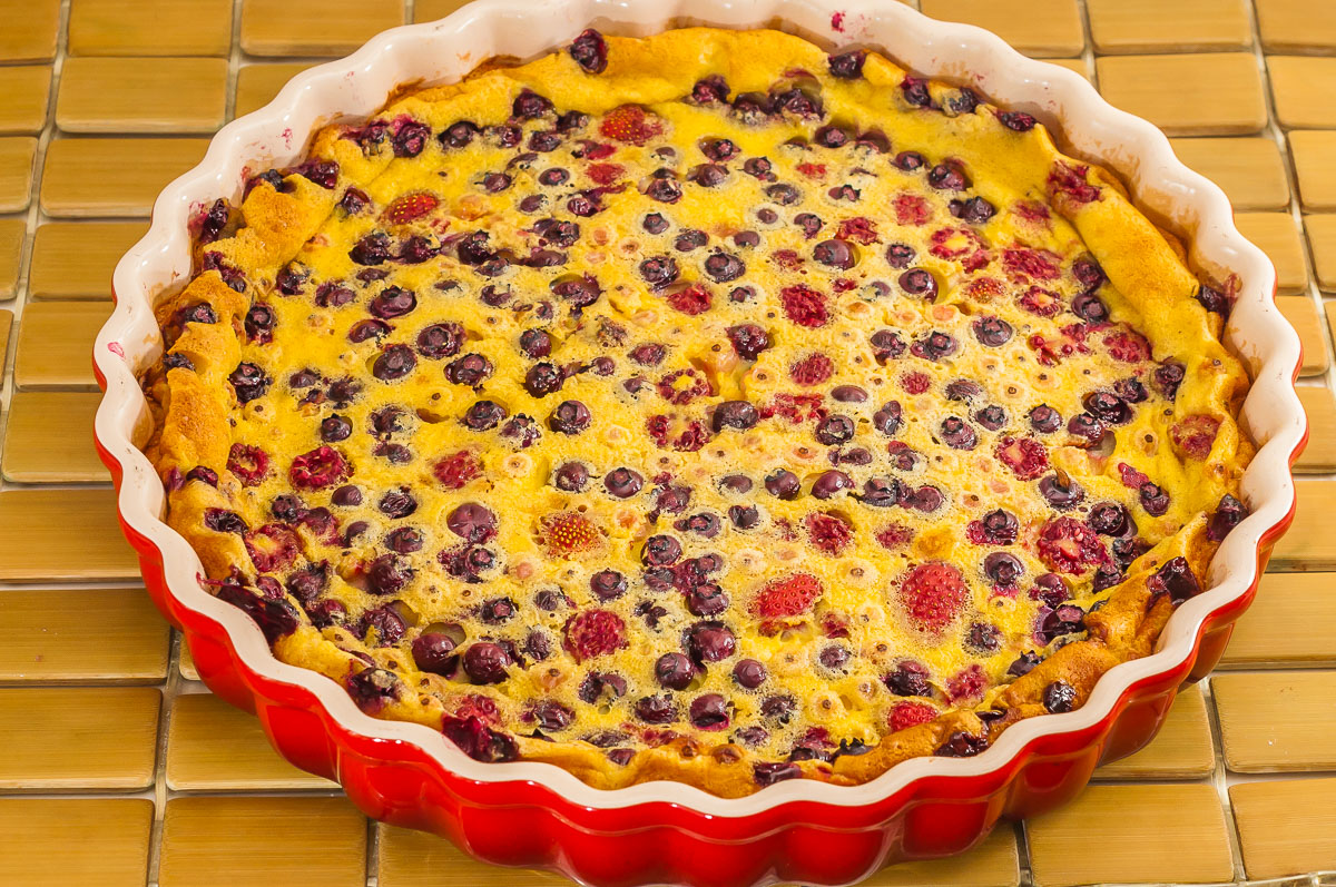 Photo de recette de clafoutis aux fruits rouges, facile, rapide, Kilomètre-0, blog de cuisine réalisée à partir de produits de saison et issus de circuits courts