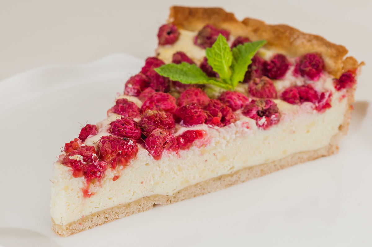 Photo de recette de tarte aux fruits rouges, framboises, ricotta, facile, healthy, léger, été, maison de Kilomètre-0, blog de cuisine réalisée à partir de produits de saison et issus de circuits courts