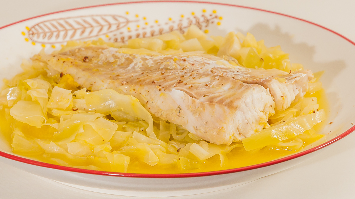 Photo de recette colombienne, sud américaine, merlu au chou, facile, léger, healthy, bon marché, économique dede Kilomètre-0, blog de cuisine réalisée à partir de produits de saison et issus de circuits courts