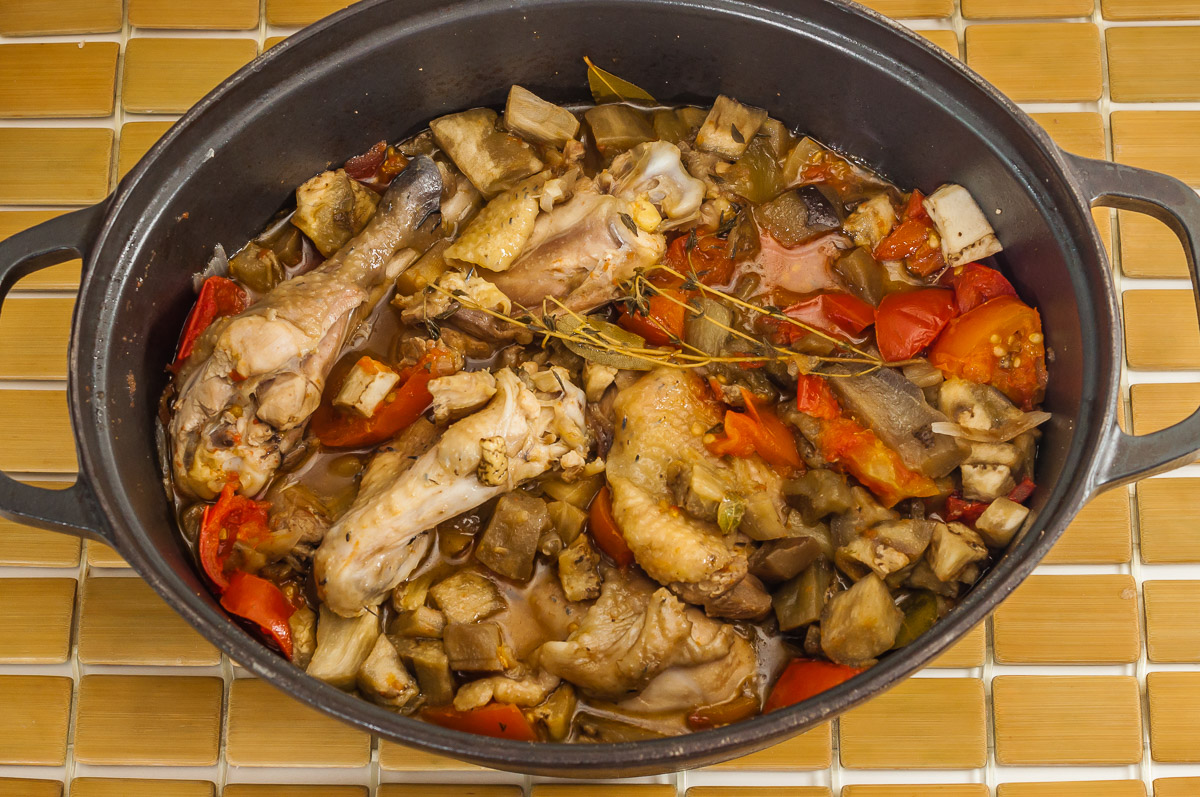 Photo de recette africaine, poulet, légumes, facile, cocotte, étouffée, de Kilomètre-0, blog de cuisine réalisée à partir de produits de saison et issus de circuits courts