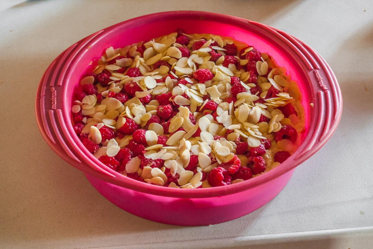 Photo de recette de gâteau facile amandes et framboises, fruits rouges bio de , Kilomètre-0, blog de cuisine réalisée à partir de produits de saison et issus de circuits courts