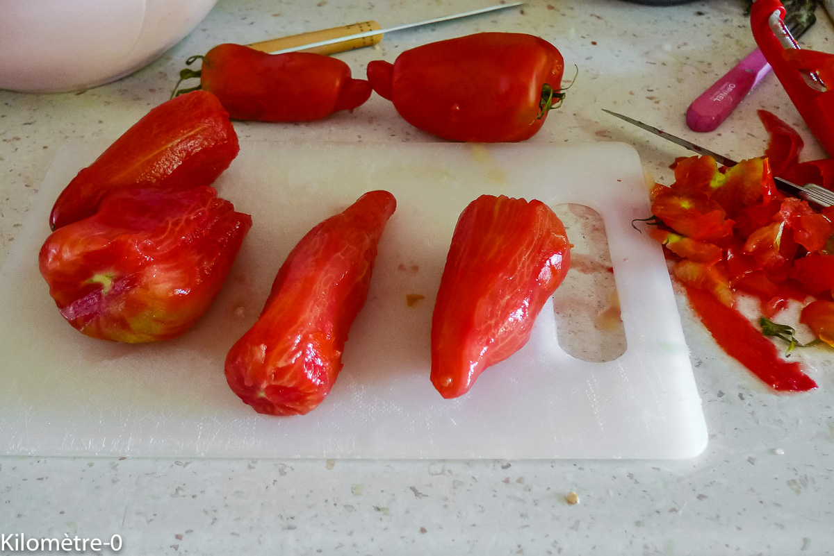 Photo de recette de salade de tomates facile de Kilomètre-0, blog de cuisine réalisée à partir de produits de saison et issus de circuits courts