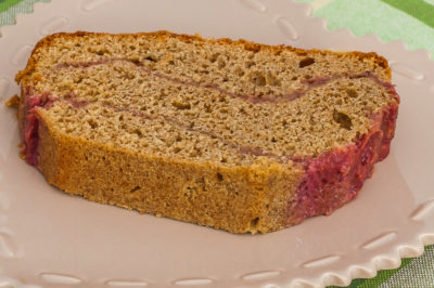 Photo de recette de gâteau du matin au coulis de framboise, facile, bio, énergétique, healthy de Kilomètre-0, blog de cuisine réalisée à partir de produits de saison et issus de circuits courts
