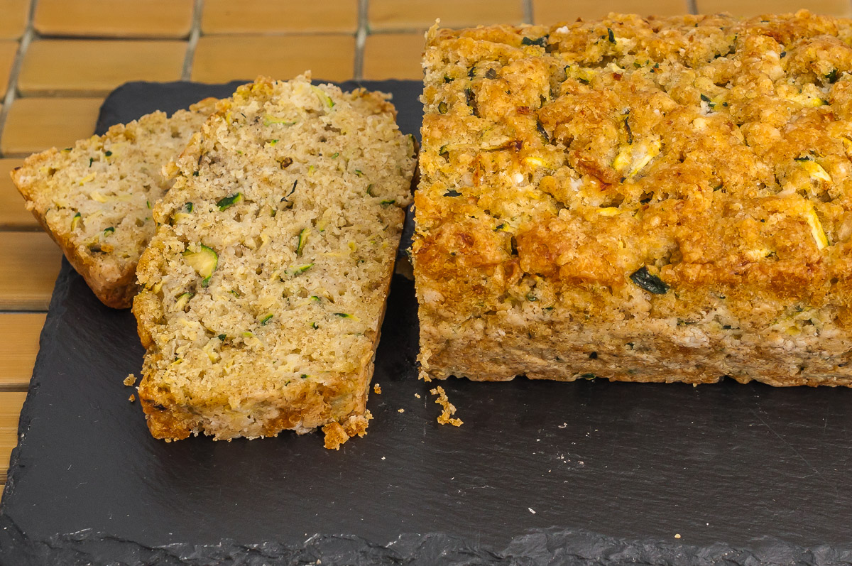 Photo de recette de pain de courgettes, brésilien, Brésil, parmesan, courgettes, légumes, été, Kilomètre-0, blog de cuisine réalisée à partir de produits de saison et issus de circuits courts