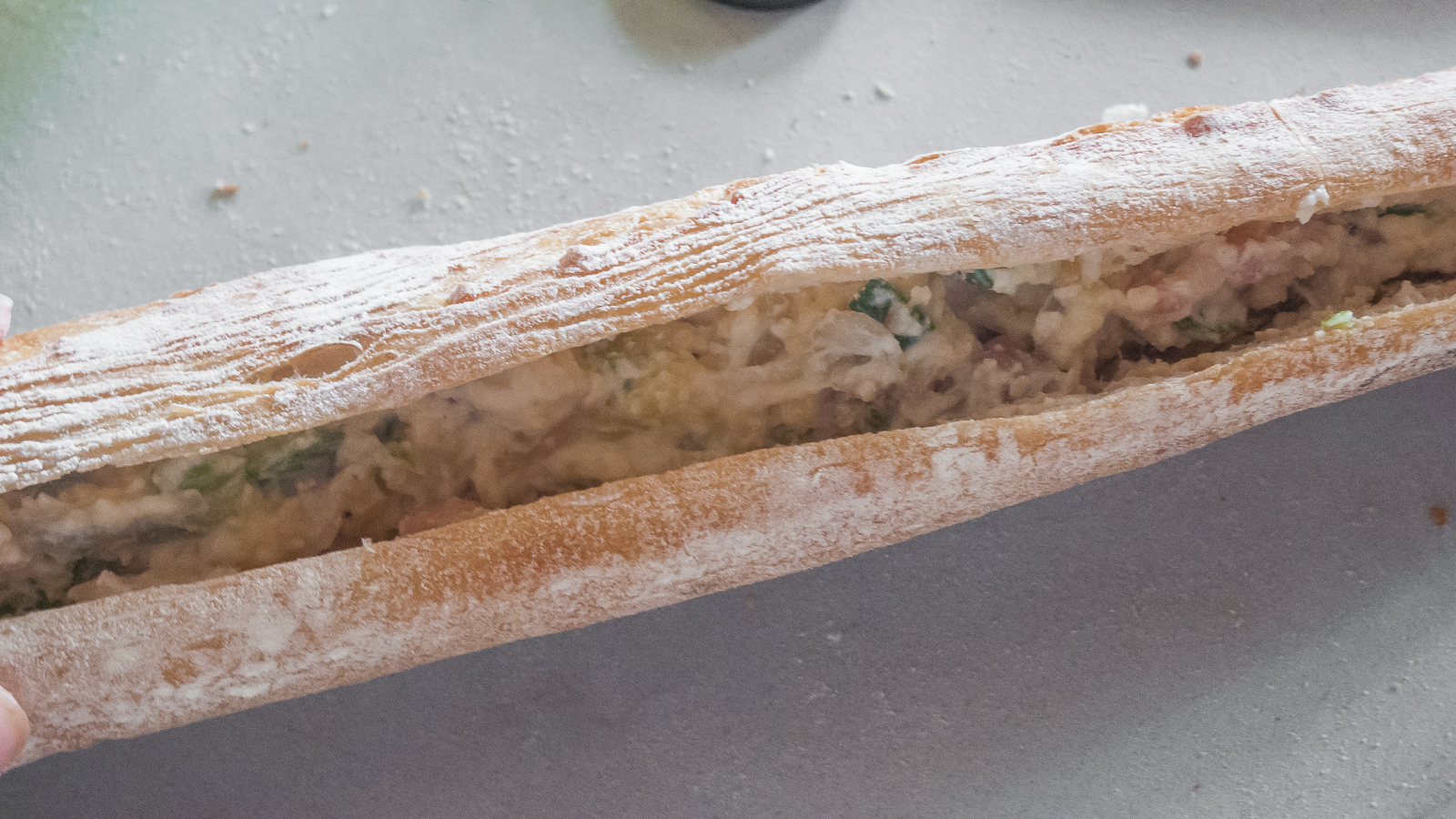 Photo de recette de baguette farcie facile deKilomètre-0, blog de cuisine réalisée à partir de produits de saison et issus de circuits courts