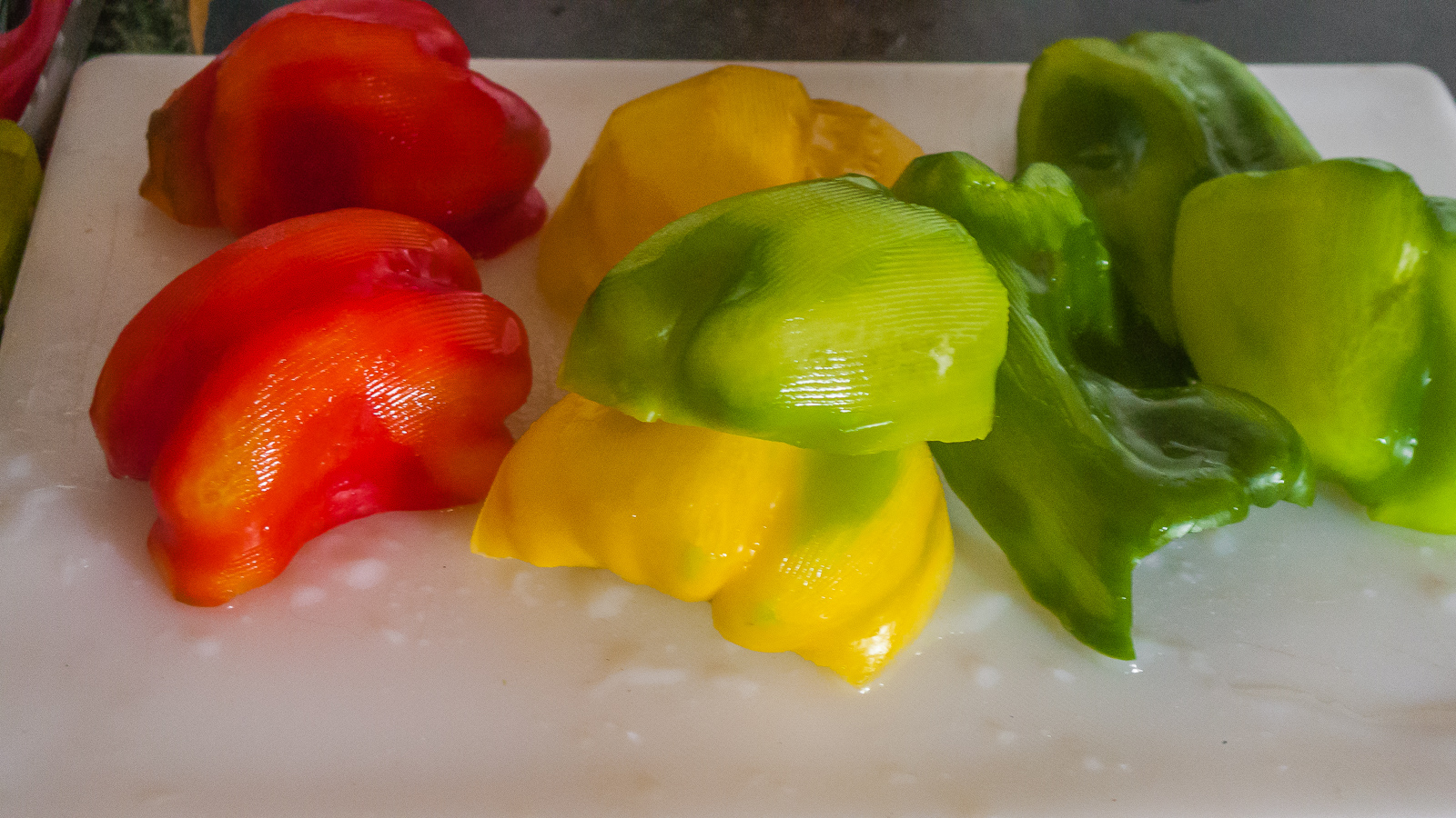 Photo de recette végétarienne, été, salade composée, légumes, bio, haricots, courgettes, poivrons, tomates, semoule, facile, légère, de Kilomètre-0, blog de cuisine réalisée à partir de produits de saison et issus de circuits courts
