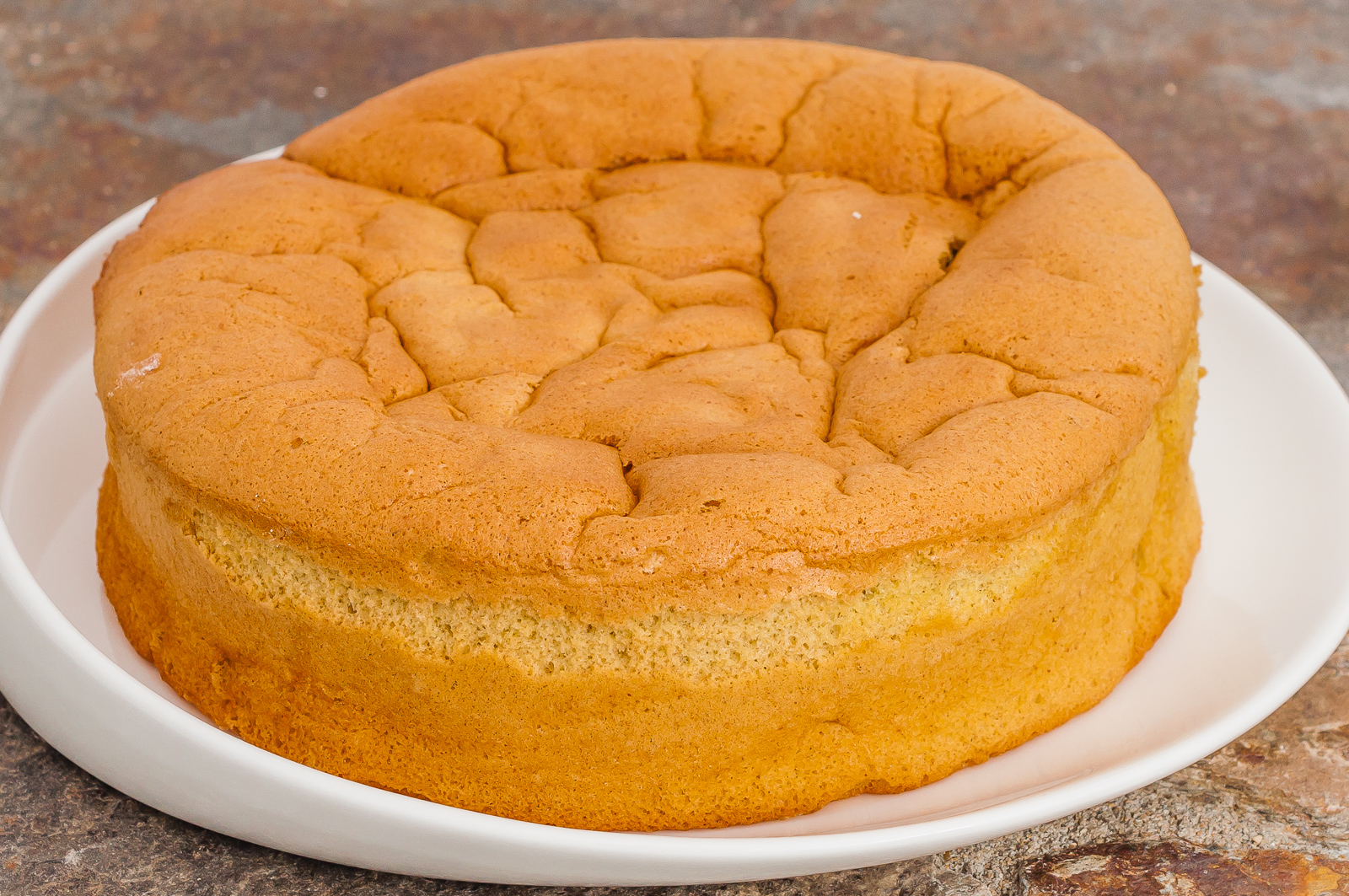 Photo de recette de marquesote, cuisine salvadorienne, Salvador, cuisine sud américaine, biscuit de Savoie, gâteau, dessert, mûres, coulis, bio, Kilomètre-0, blog de cuisine réalisée à partir de produits de saison et issus de circuits courts