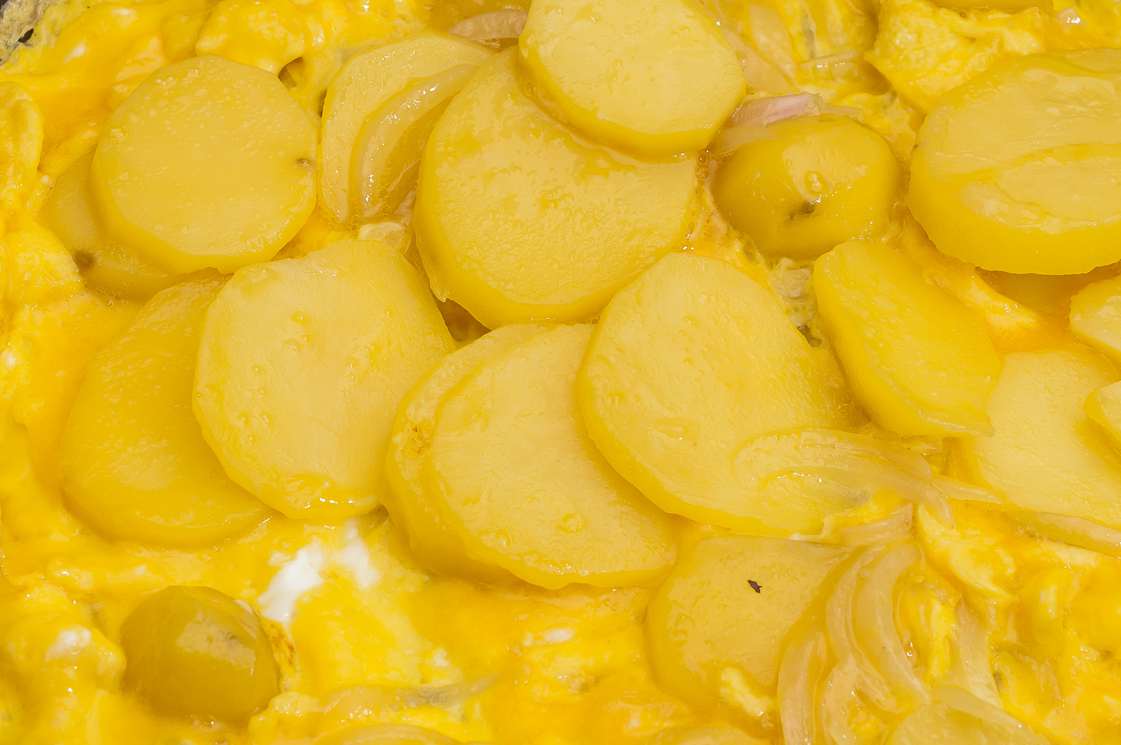 Photo de recette de tortilla espagnole, omelette, oeufs, pomme de terre, végétarien, facile, rapide, Espagne, cuisine du monde, bio de Kilomètre-0, blog de cuisine réalisée à partir de produits de saison et issus de circuits courts
