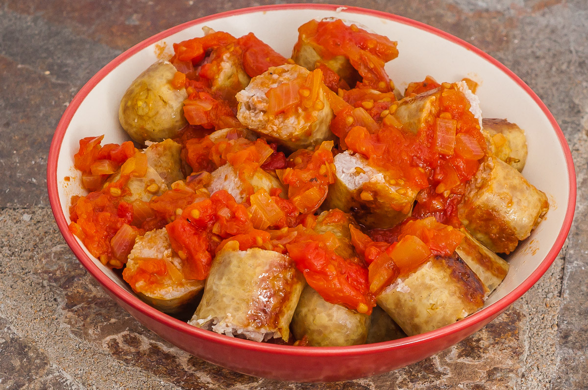 Photo de recette allemande, cuisine d'Allemagne, curry wurst, saucisse, tomate, curry, facile, cuisine de rue, rapide, Berlin, berlinoise, de Kilomètre-0, blog de cuisine réalisée à partir de produits de saison et issus de circuits courts