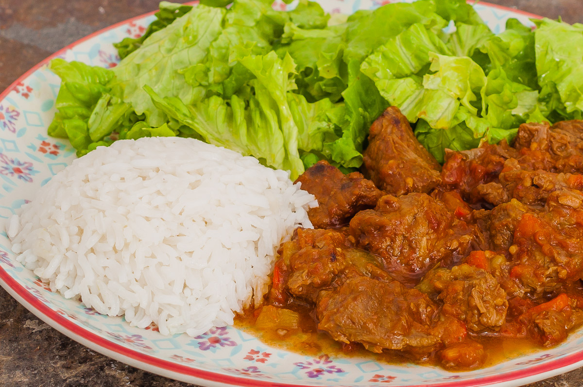 Photo de recette de Ropa vieja (Panama), cuisine panaméenne, cuisine du monde, plat, mijoté, boeuf, légumes, riz, poivrons, tomates, bio, facile, Kilomètre-0, blog de cuisine réalisée à partir de produits de saison et issus de circuits courts