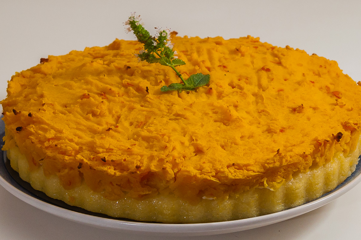 Photo de recette de tarte au potimarron et polenta, végétarienne, healthy, économique, courges, automne, bio, facile, Kilomètre-0, blog de cuisine réalisée à partir de produits de saison et issus de circuits courts