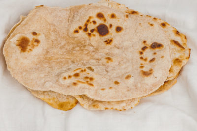 Photo de recette de Chapati, pain plat africain, OUganda, ougandais, végétarien, healthy, pain, cuisine du monde,  Kilomètre-0, blog de cuisine réalisée à partir de produits de saison et issus de circuits courts