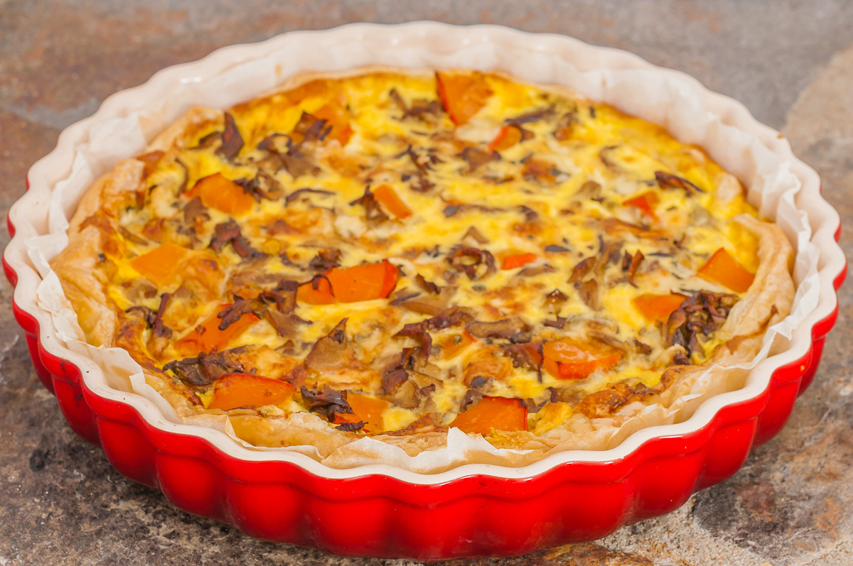 Photo de recette de tarte feuilletée salée, cèpes, champignons, courges, potimarron, roquefort, fromage, facile Kilomètre-0, blog de cuisine réalisée à partir de produits de saison et issus de circuits courts