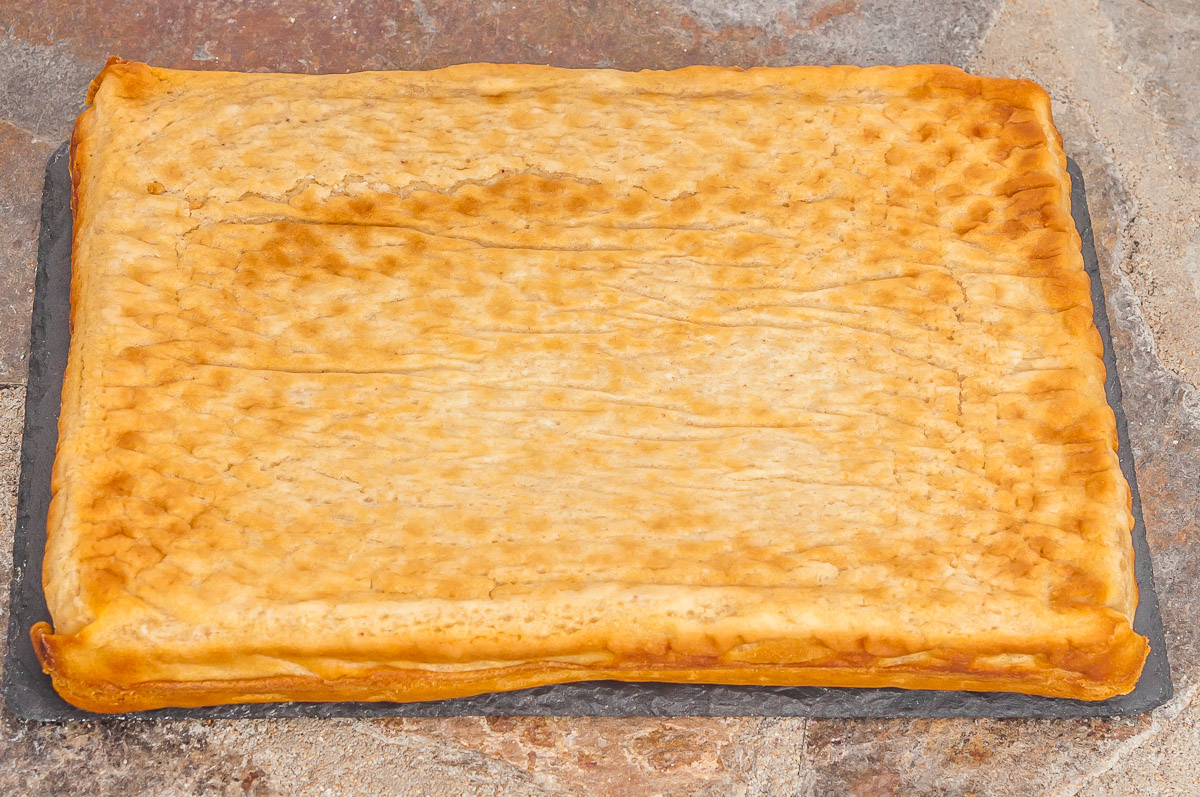 Photo de dessert, recette de pannukakku, crêpes au four finlandaises, Finlande, Europe du nord, cuisine du monde, crêpes, flan, facile, rapide, bio de Kilomètre-0, blog de cuisine réalisée à partir de produits de saison et issus de circuits courts