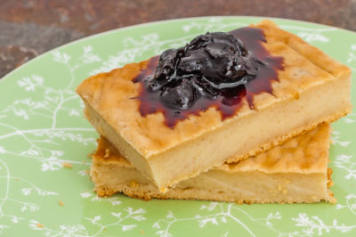 Photo de dessert, recette de pannukakku, crêpes au four finlandaises, Finlande, Europe du nord, cuisine du monde, crêpes, flan, facile, rapide, bio de Kilomètre-0, tour du monde des crêpes et galettes,blog de cuisine réalisée à partir de produits de saison et issus de circuits courts