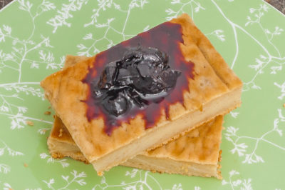 Photo de recette de Pannukakku, crêpes au four finlandaises, Finlande, Europe du nord, cuisine du monde, crêpes, flan, facile, rapide, bio de Kilomètre-0, blog de cuisine réalisée à partir de produits de saison et issus de circuits courts